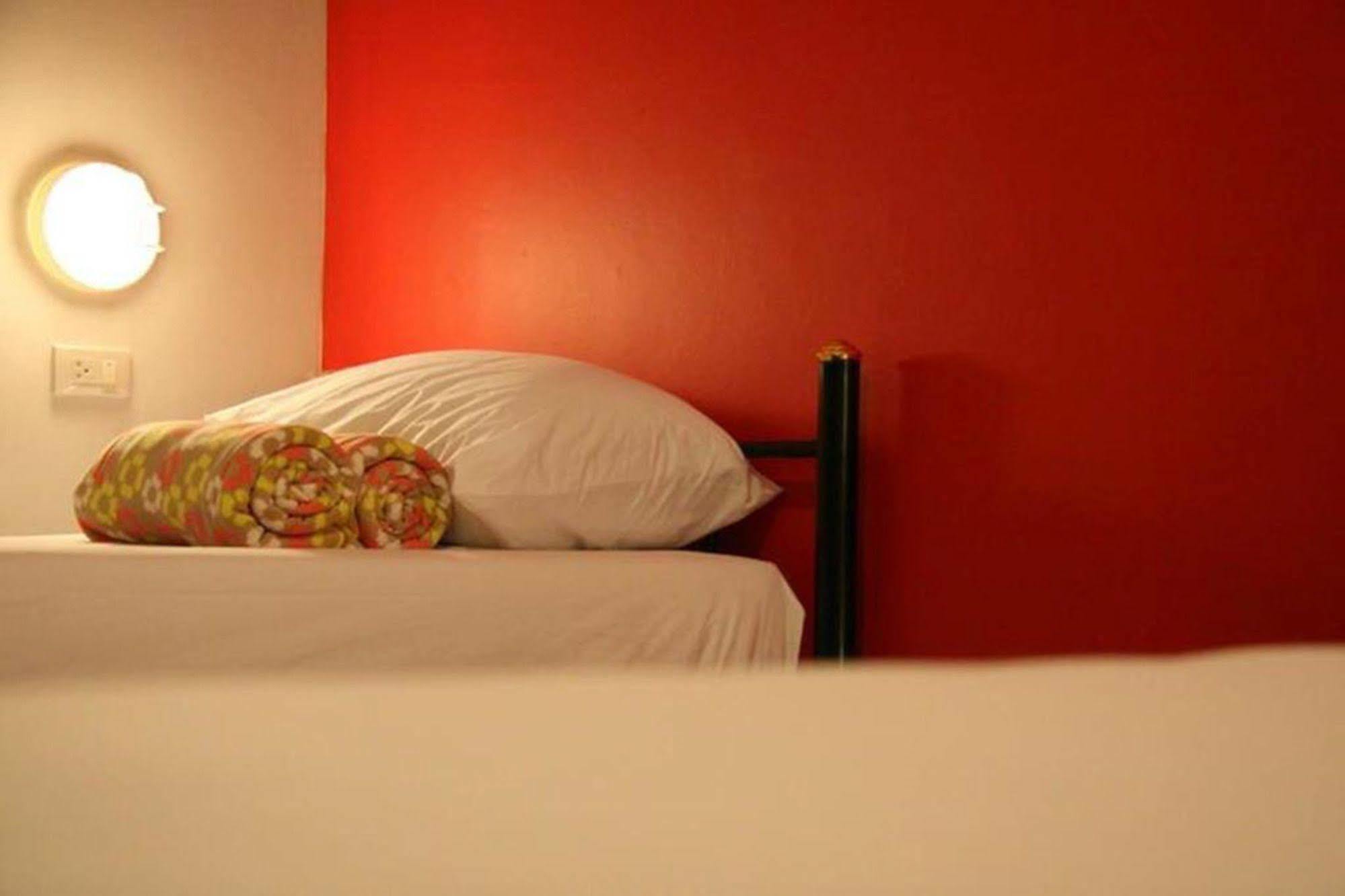Kool Backpacker Hostel Patong Екстер'єр фото