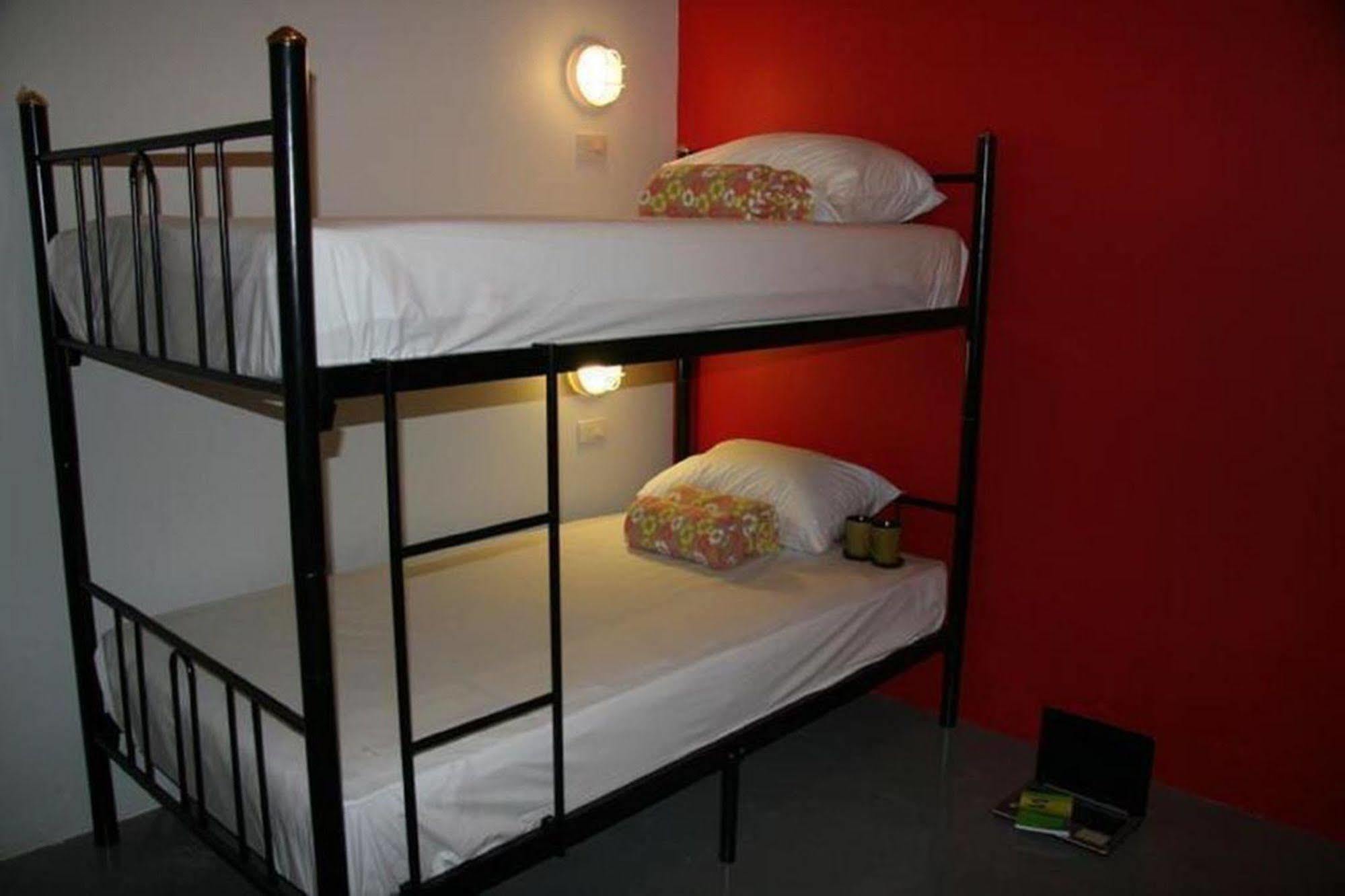 Kool Backpacker Hostel Patong Екстер'єр фото