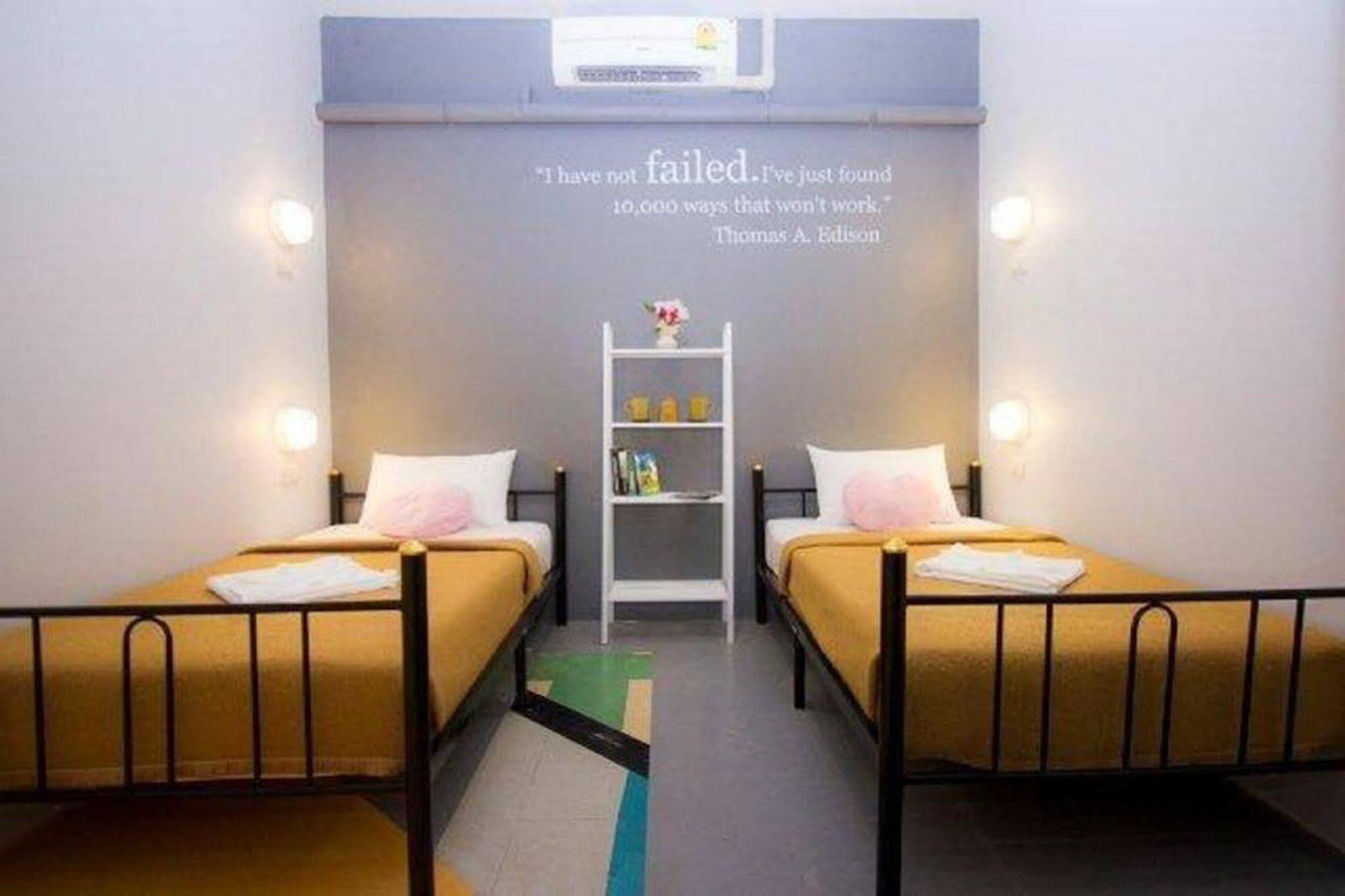 Kool Backpacker Hostel Patong Екстер'єр фото