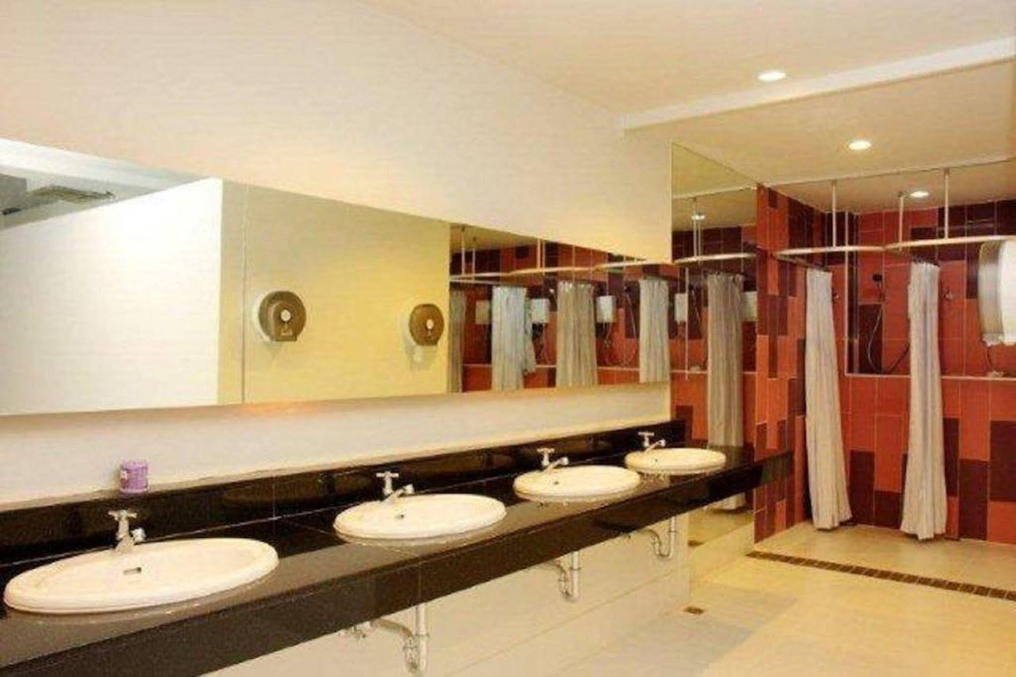 Kool Backpacker Hostel Patong Екстер'єр фото